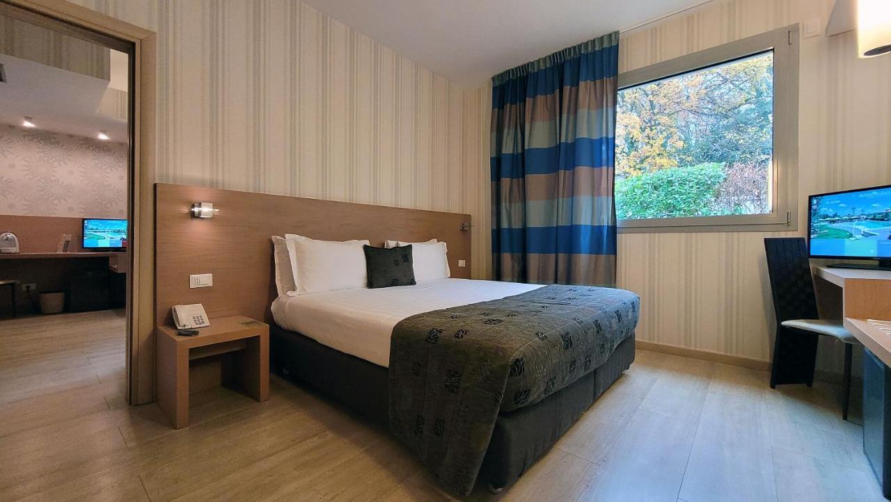 เรอแล เบลลาเรีย โฮเทล แอนด์ กองเกรสซี Hotel ซานลาซโซโร ดี ซาเวนา ภายนอก รูปภาพ