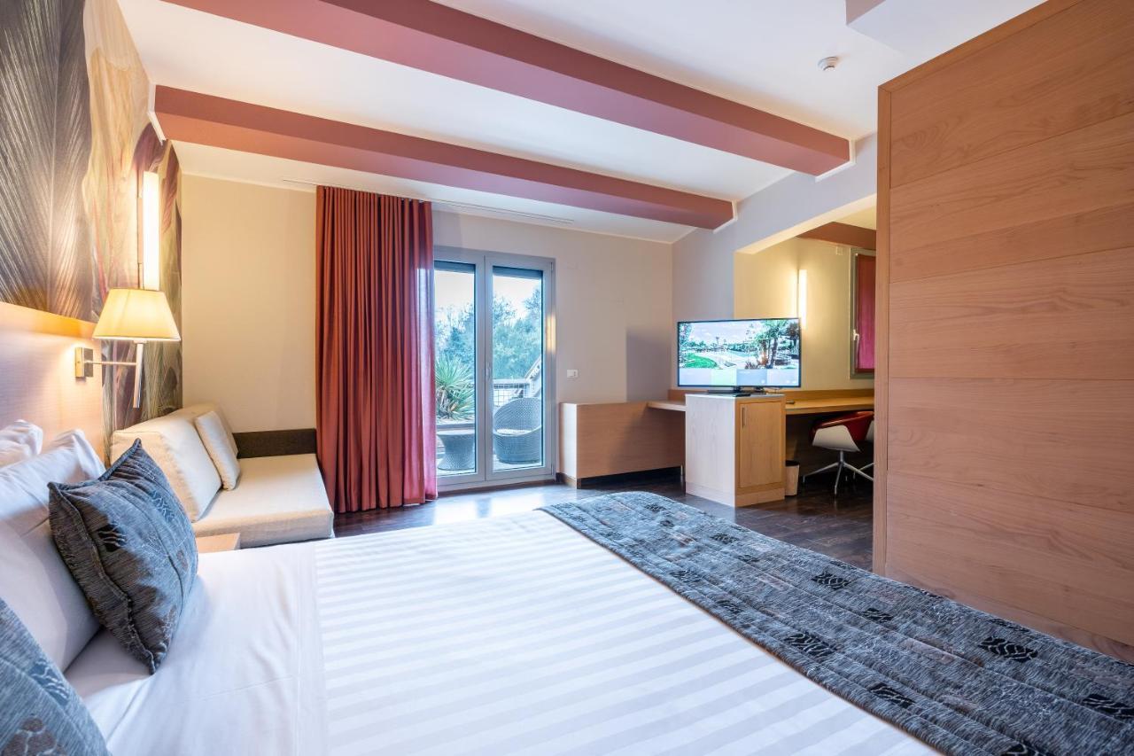 เรอแล เบลลาเรีย โฮเทล แอนด์ กองเกรสซี Hotel ซานลาซโซโร ดี ซาเวนา ภายนอก รูปภาพ